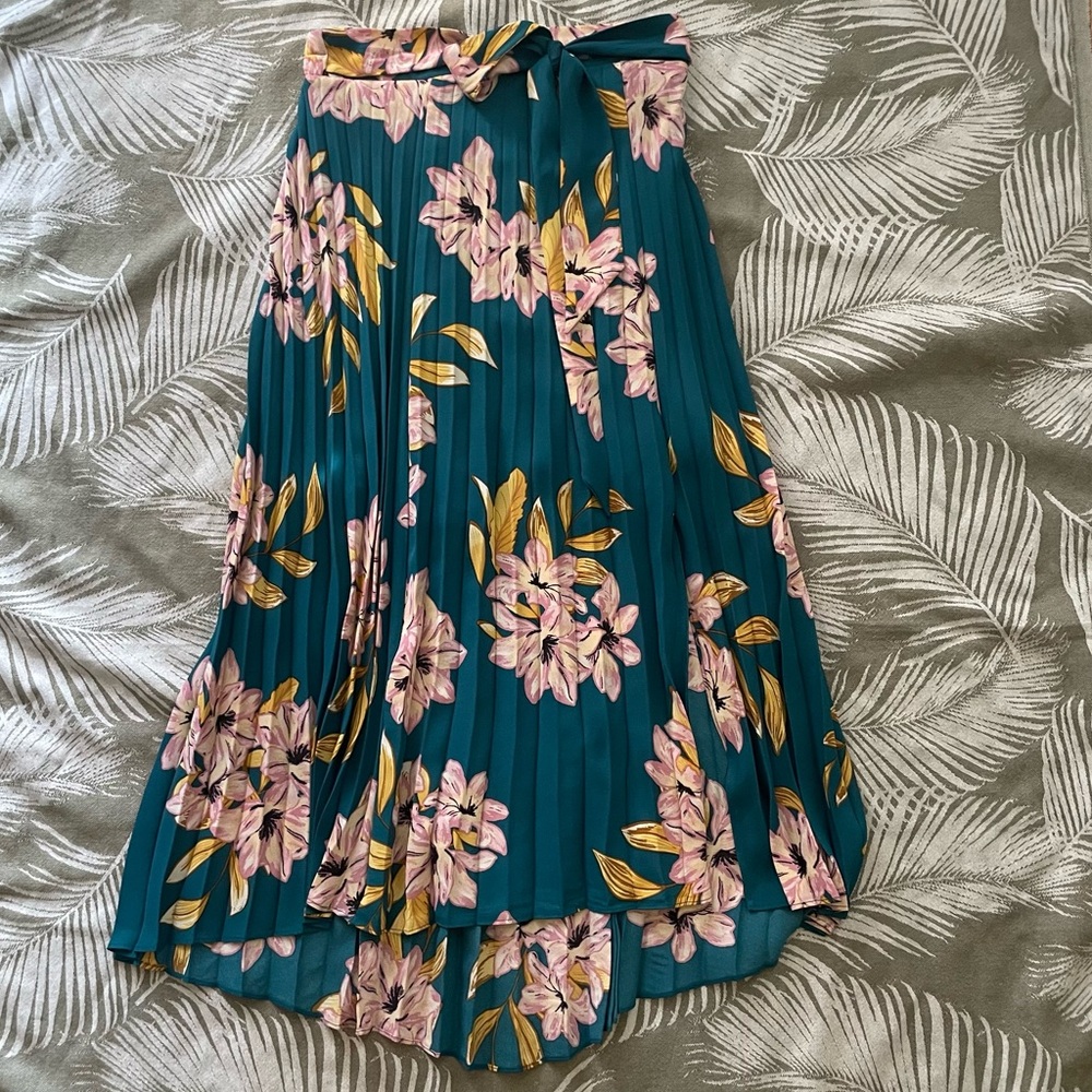 DR2 Floral Pleated Skirt